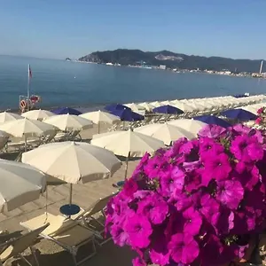 violamare.hotelitalianriviera.com/